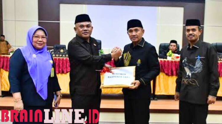 Bupati Pohuwato Sampaikan Capaian Pembangunan 3 Tahun Terkahir di Rapat Paripurna DPRD