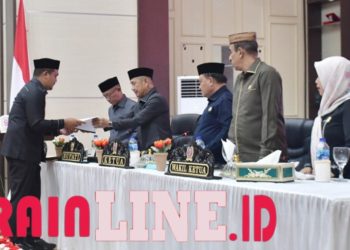 Bupati Saipul Sampaikan Nota Pengantar P-APBD 2025 di DPRD Pohuwato
