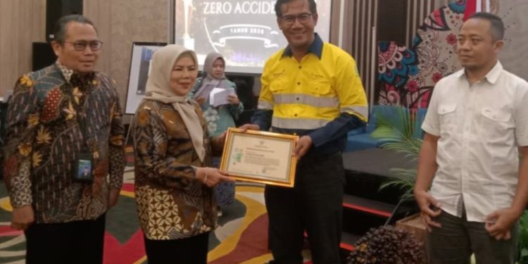 PGM Raih Zero Accident Award dari Pemprov Gorontalo, Bukukan Jutaan Jam Kerja Tanpa Kecelakaan