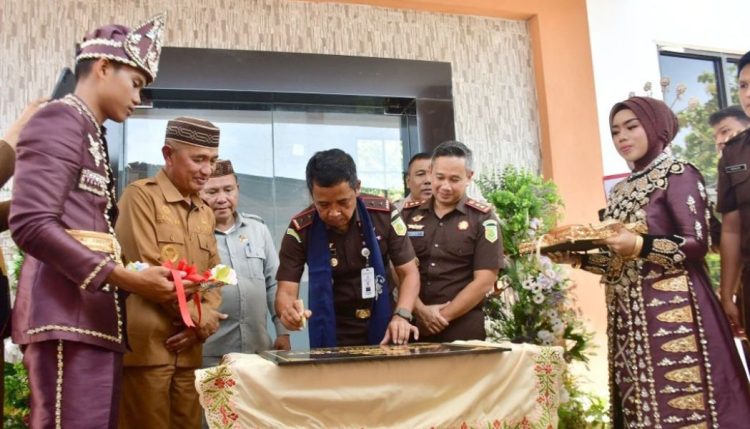 Ketua DPRD Pohuwato Hadiri Peresmian Aula Basrief Arief Kejari Pohuwato