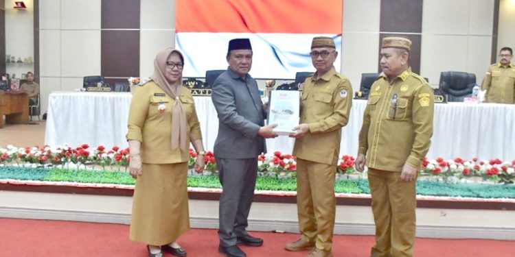 Bupati Saipul Serahkan KUA-PPAS APBD 2027 ke DPRD Pohuwato