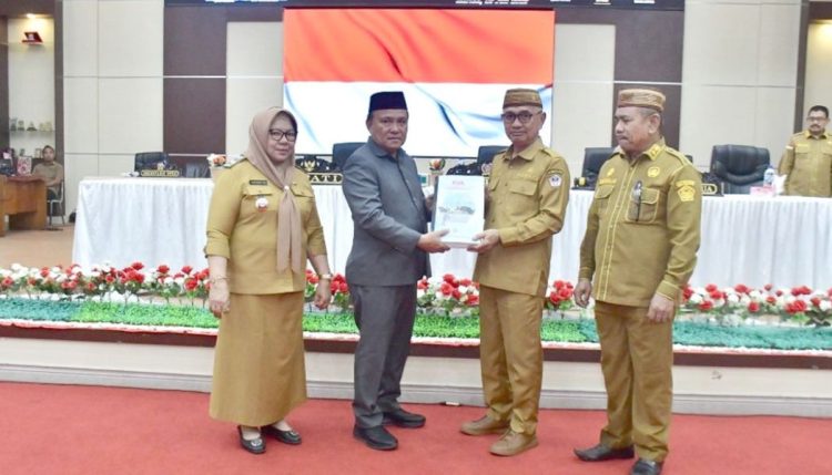 Bupati Saipul Serahkan KUA-PPAS APBD 2027 ke DPRD Pohuwato